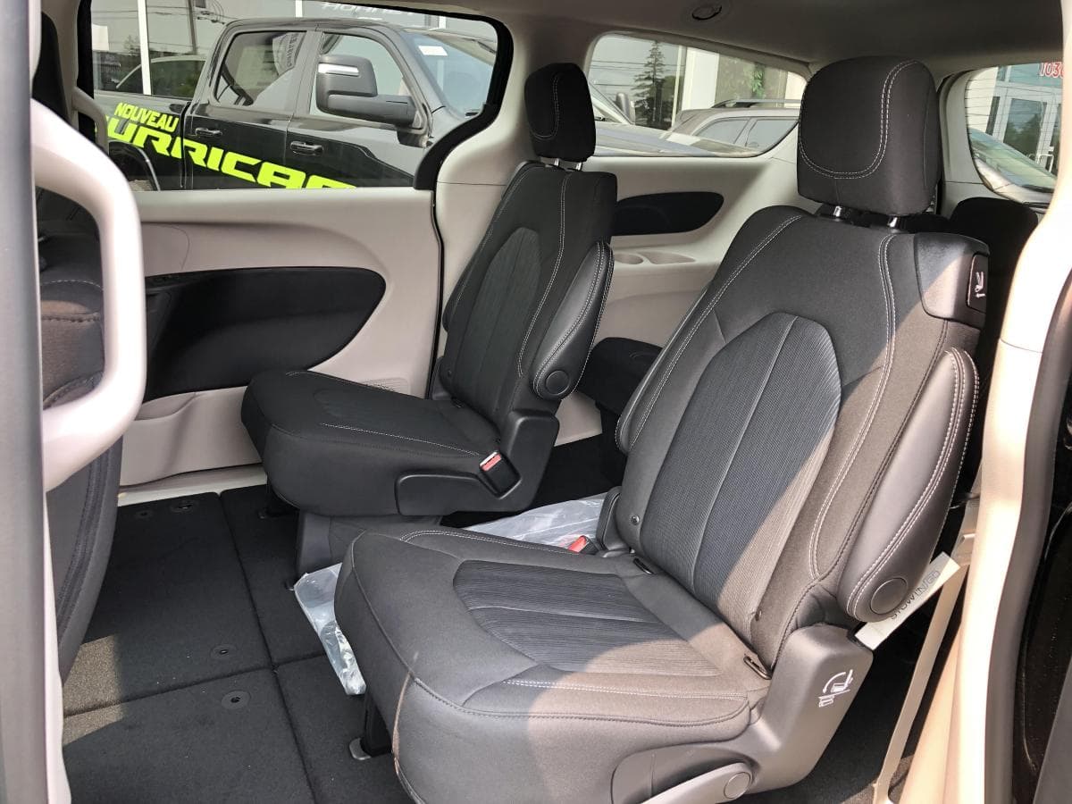 Chrysler Grand Caravan 2024 — photo 12