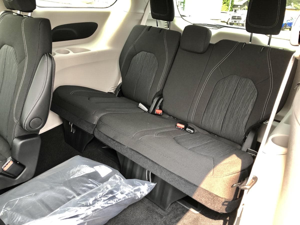 Chrysler Grand Caravan 2024 — photo 14
