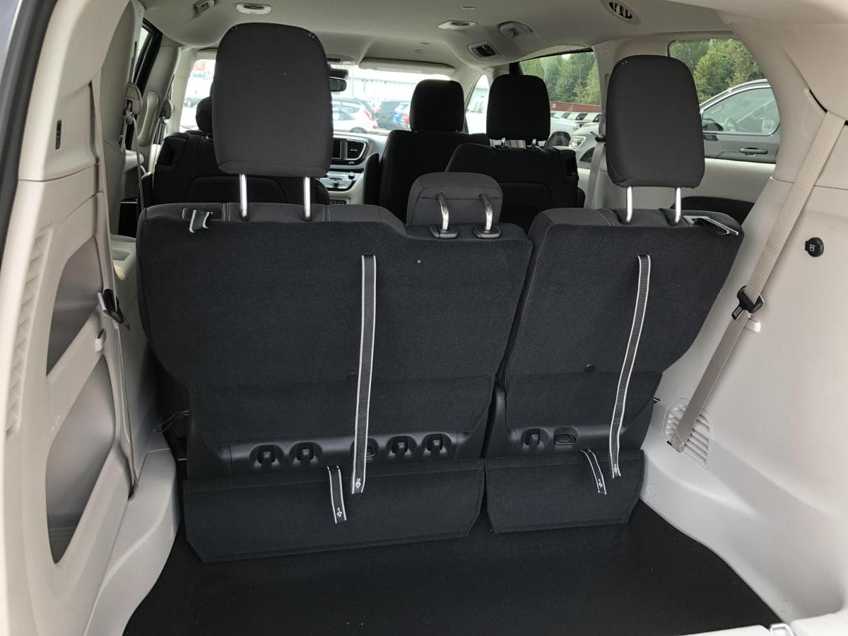 Chrysler Grand Caravan 2024 — photo 15