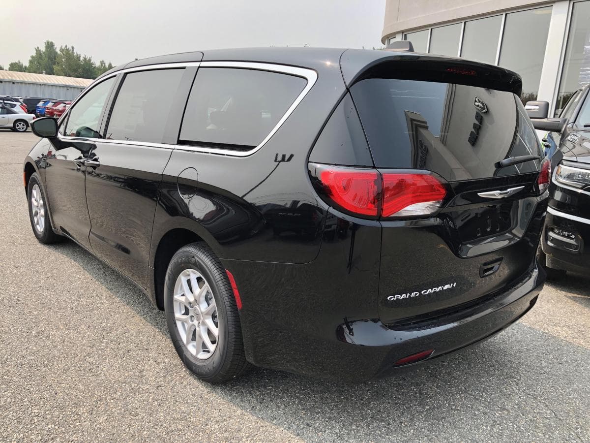 Chrysler Grand Caravan 2024 — photo 4
