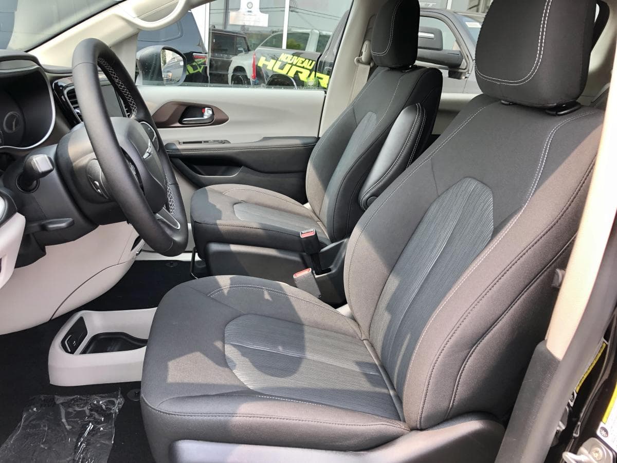 Chrysler Grand Caravan 2024 — photo 6