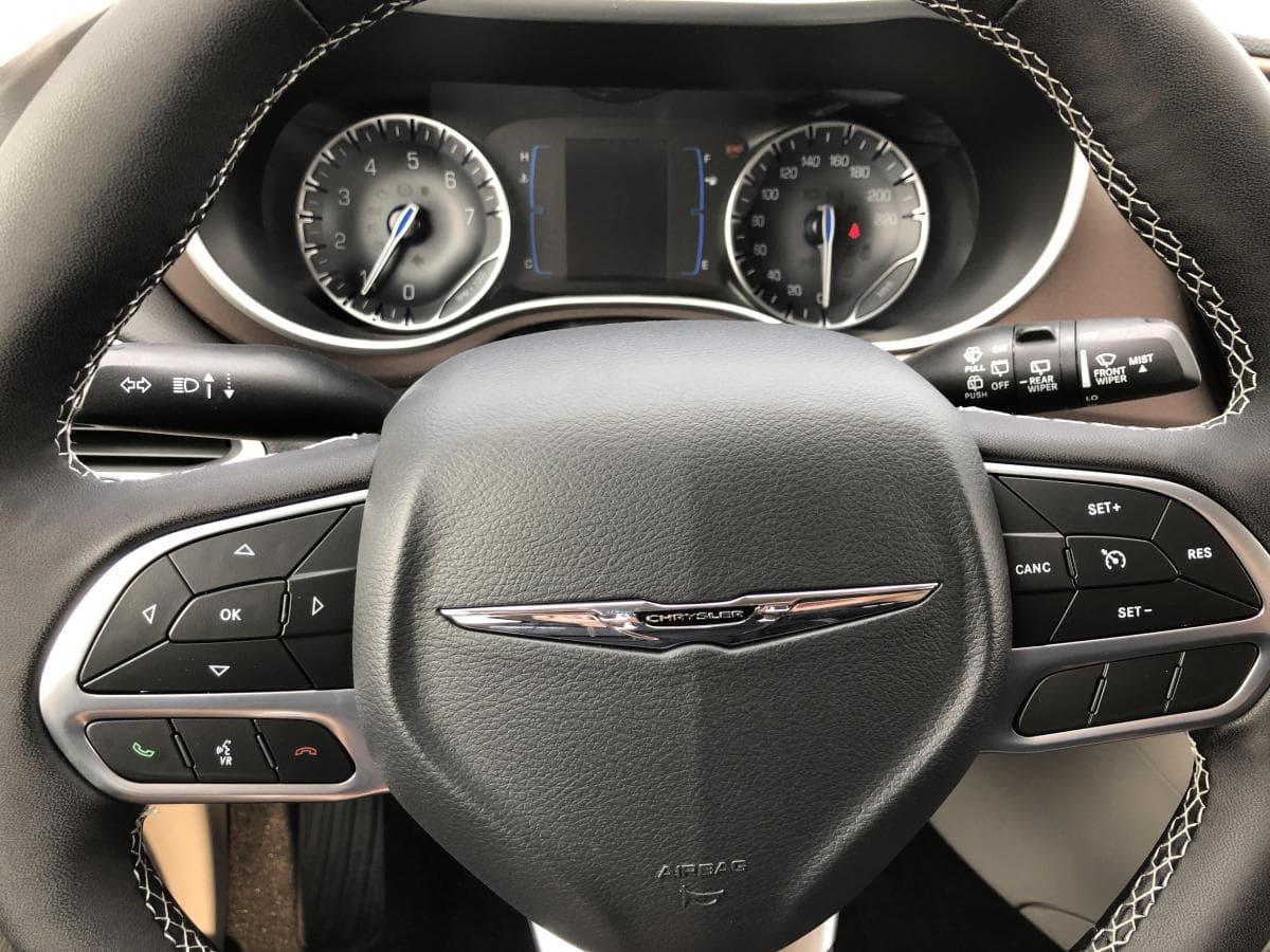 Chrysler Grand Caravan 2024 — photo 8