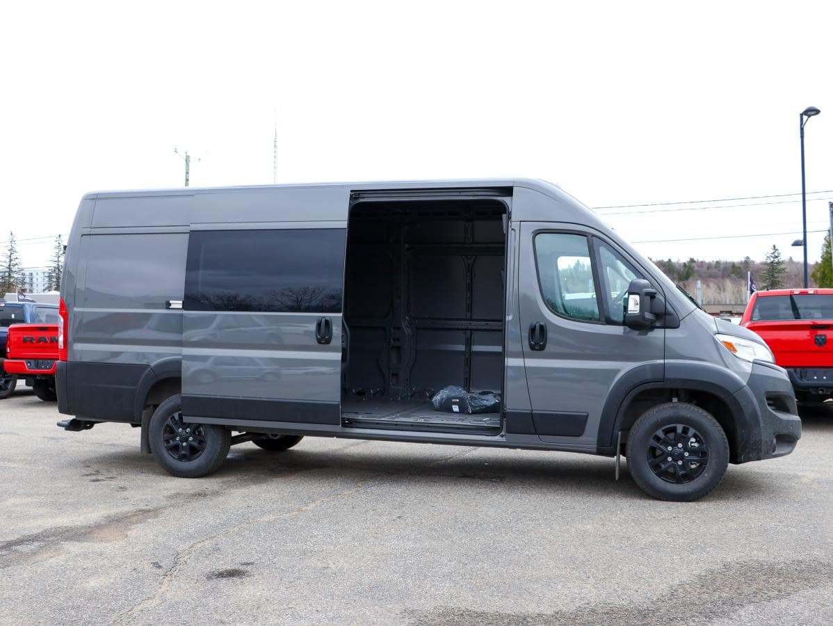 RAM ProMaster 3500 2026 — photo 8