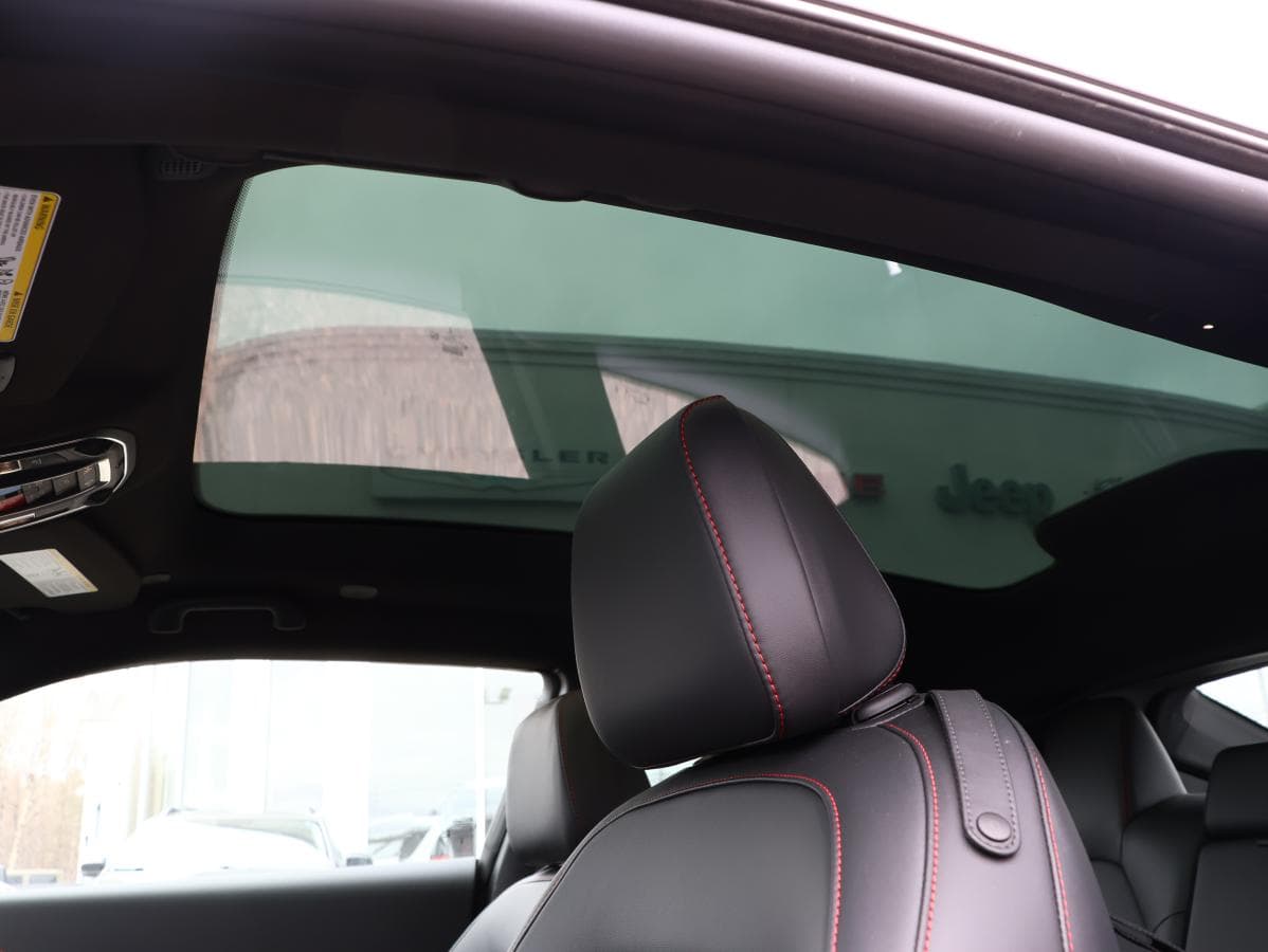 Dodge Charger 2026 — photo 10