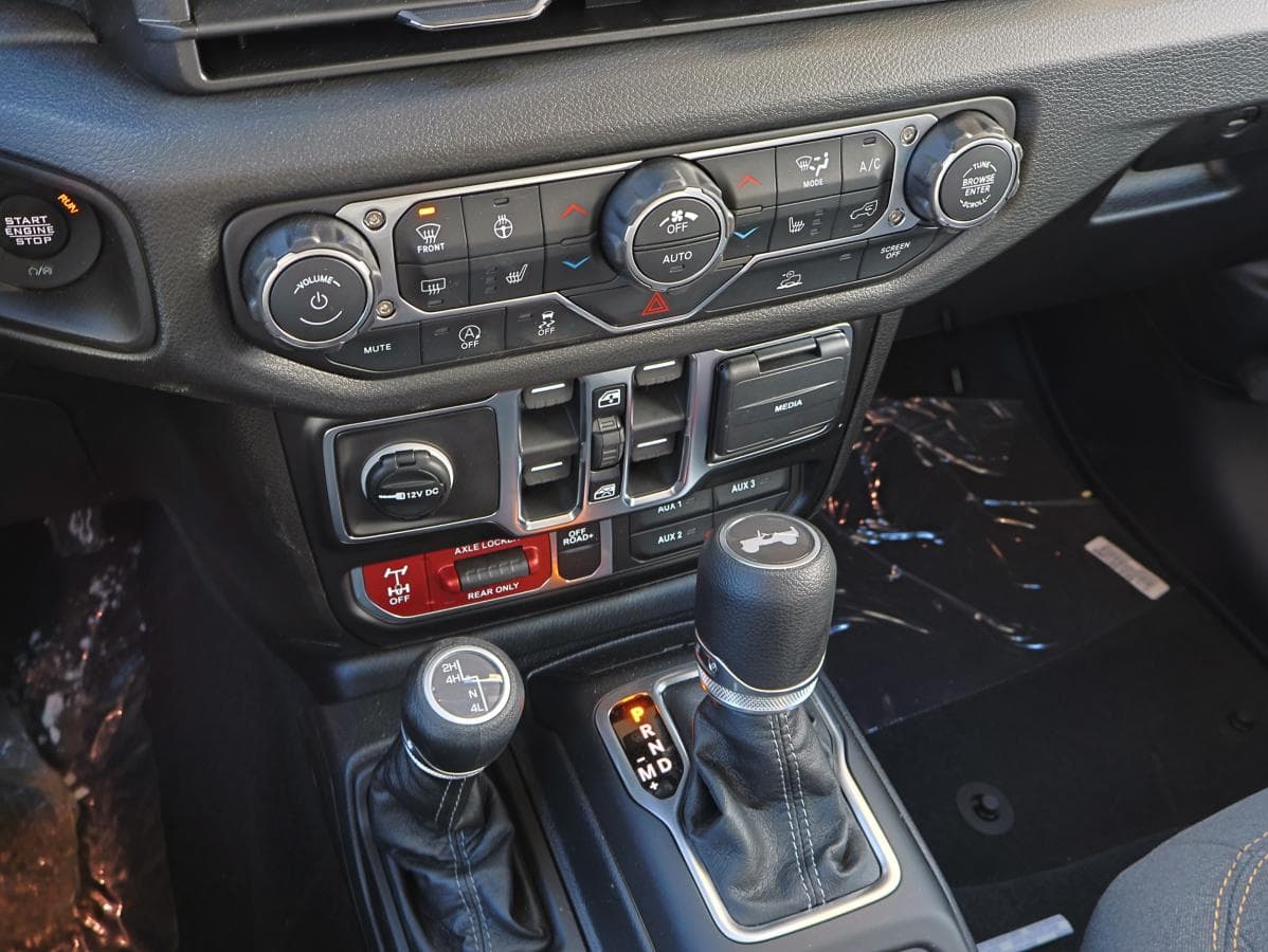 Jeep Wrangler 2026 — photo 8
