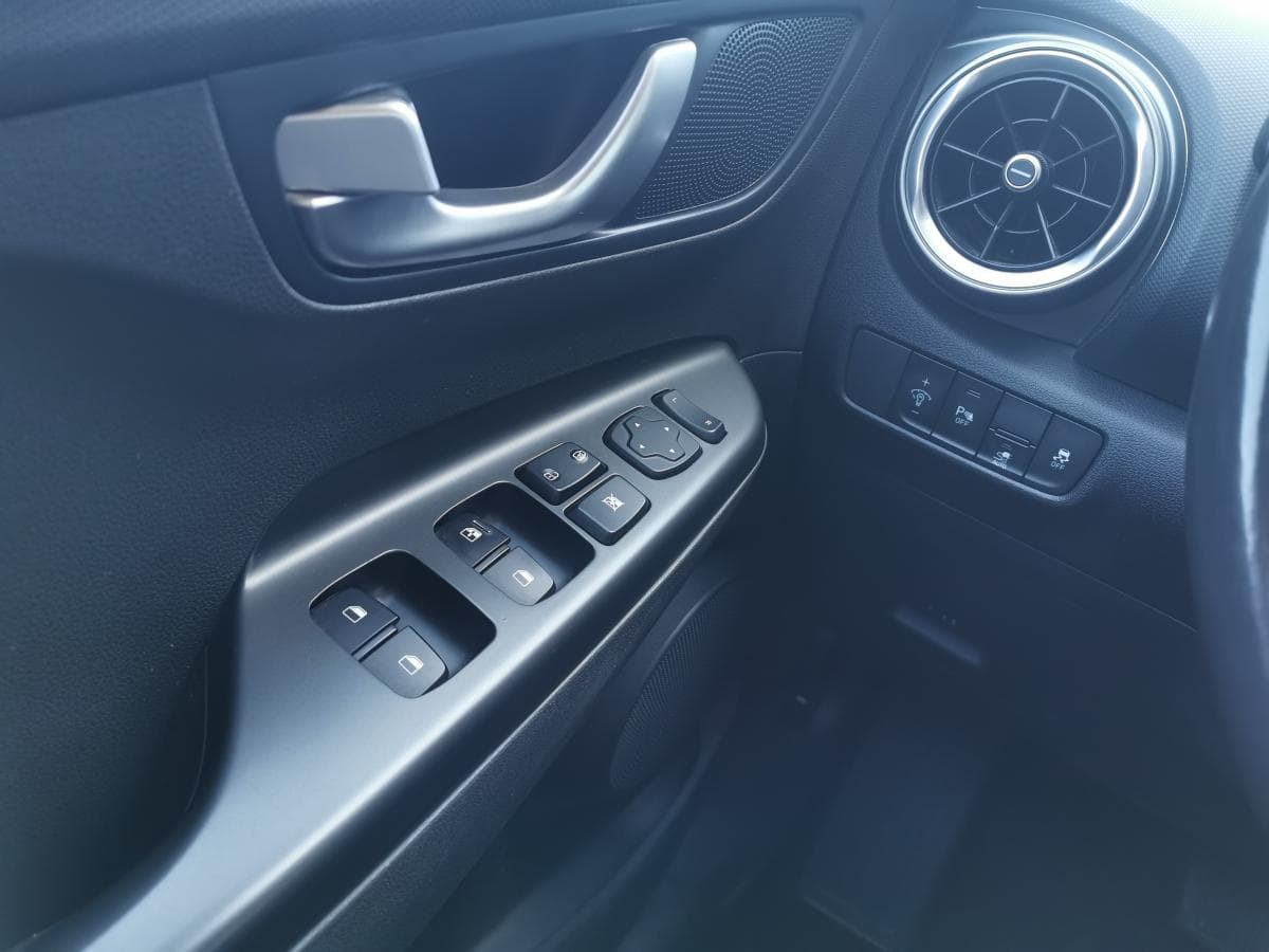 Hyundai Kona Electric 2023 — photo 8