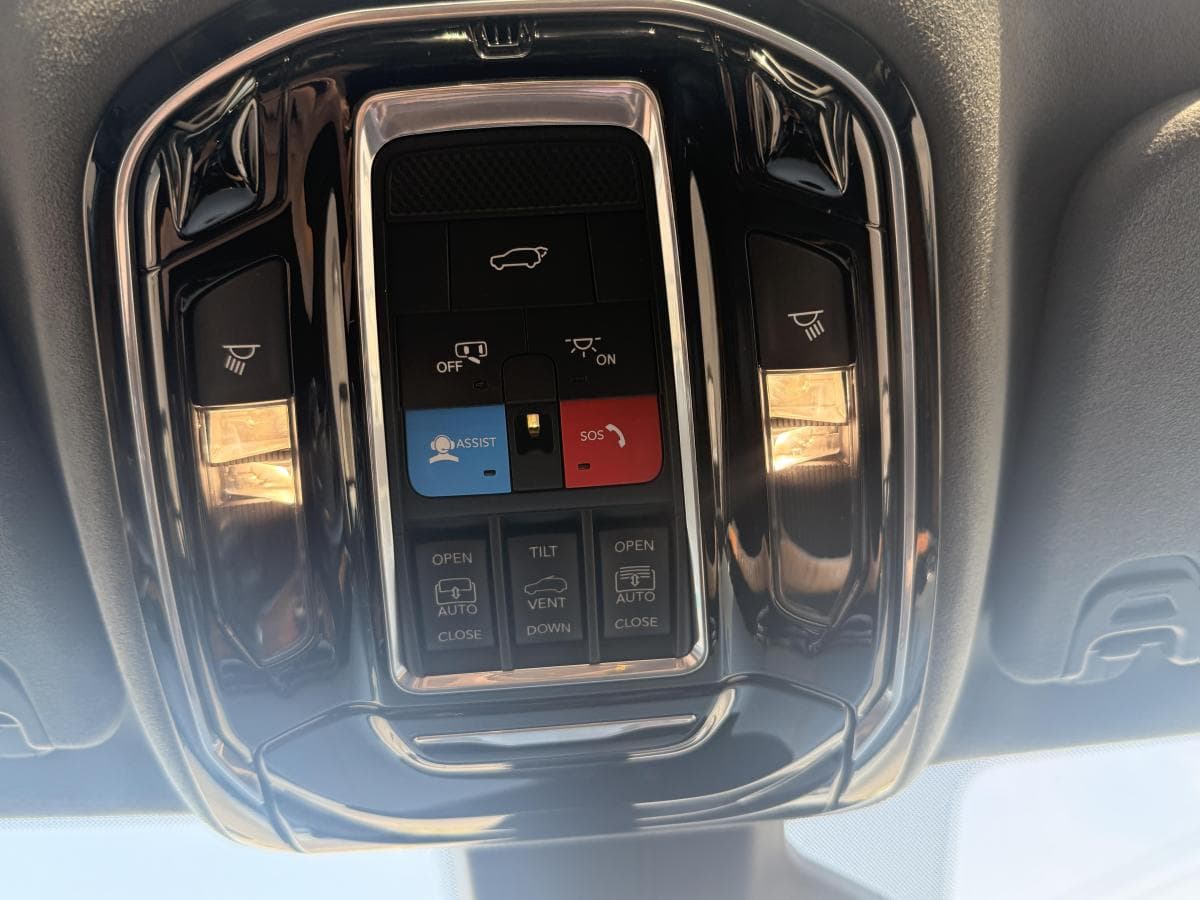Jeep Grand Wagoneer 2022 — photo 20