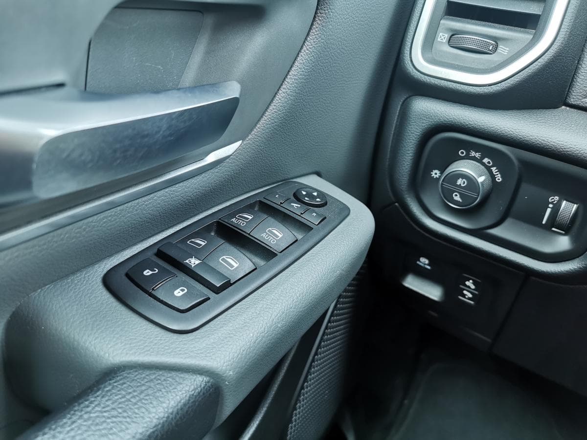 RAM 1500 2021 — photo 8