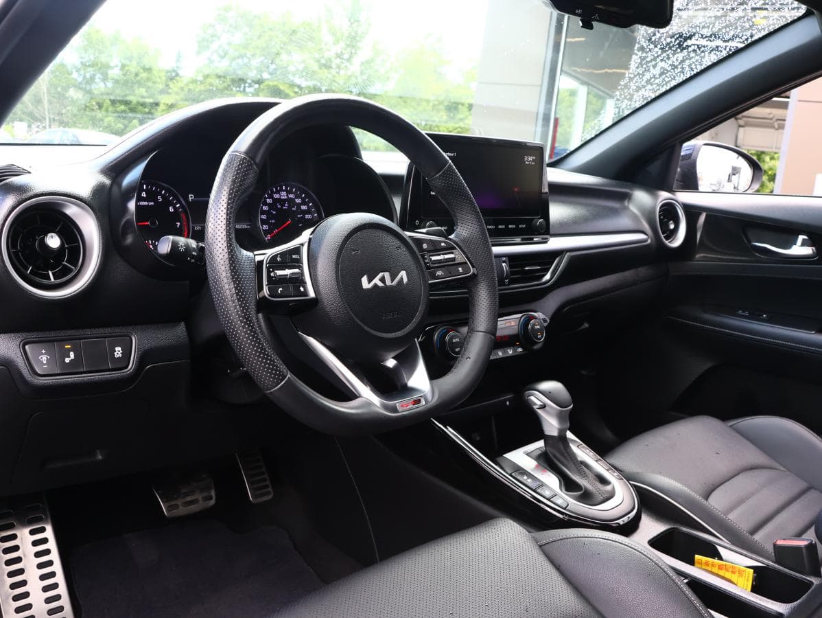 Kia Forte 2022 — photo 10