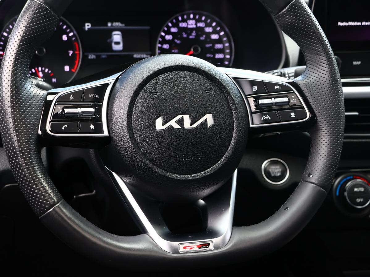 Kia Forte 2022 — photo 12