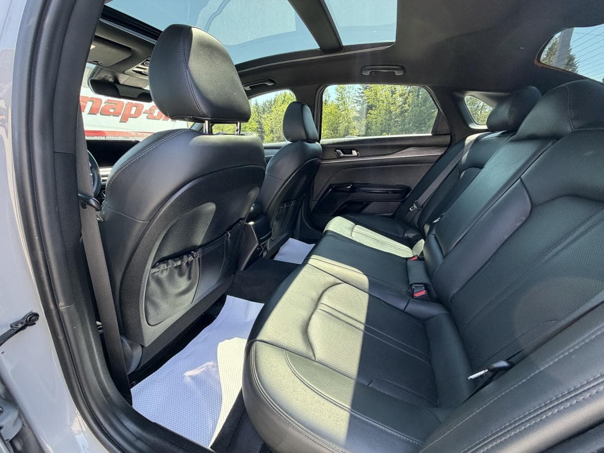 Kia K5 2023 — photo 17