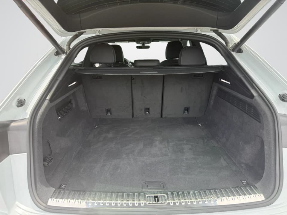 Audi Q8 2023 — photo 12