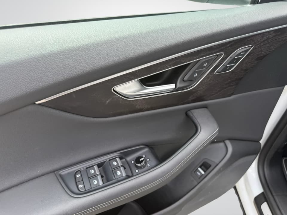 Audi Q8 2023 — photo 13