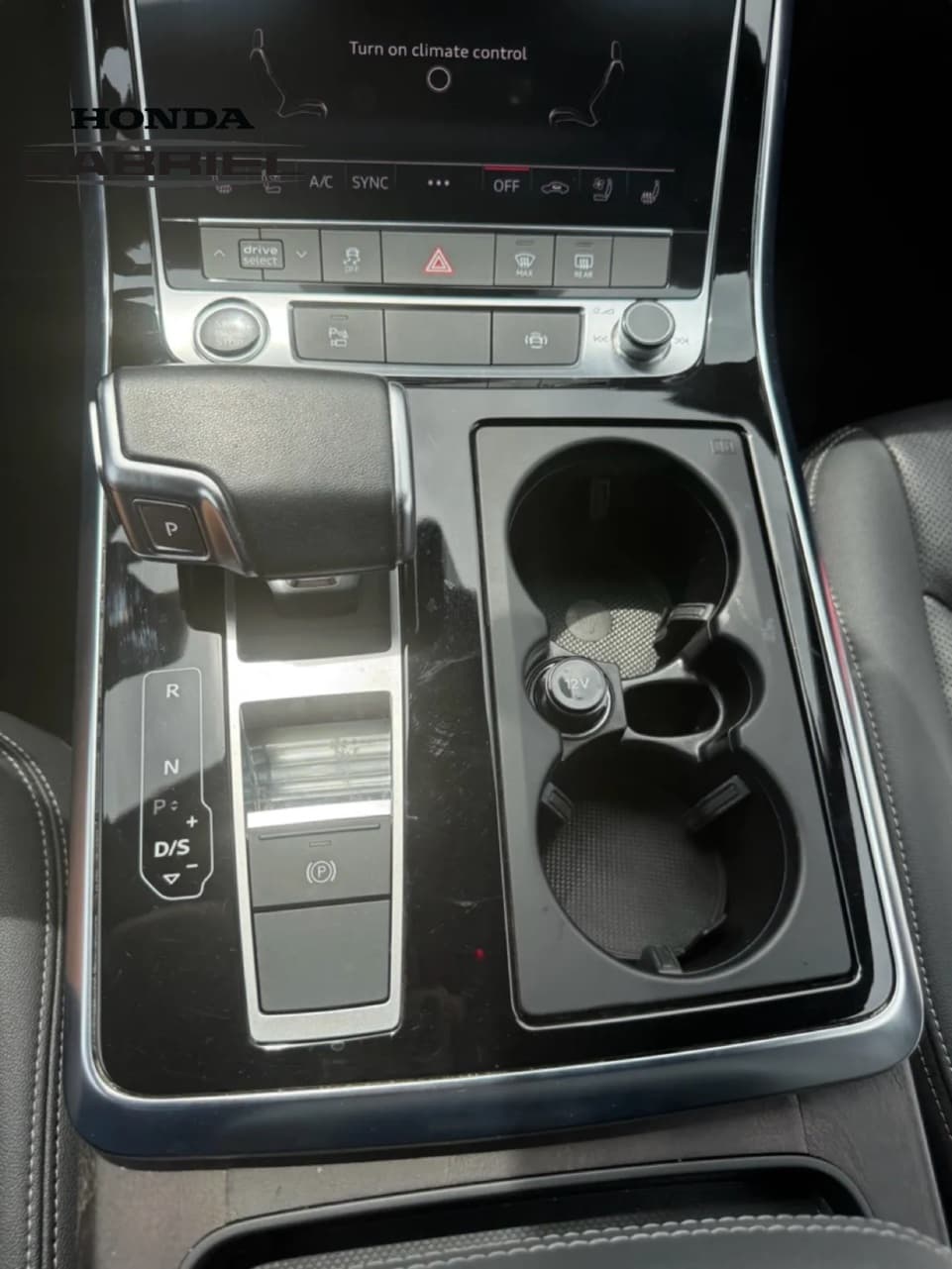 Audi Q8 2023 — photo 19