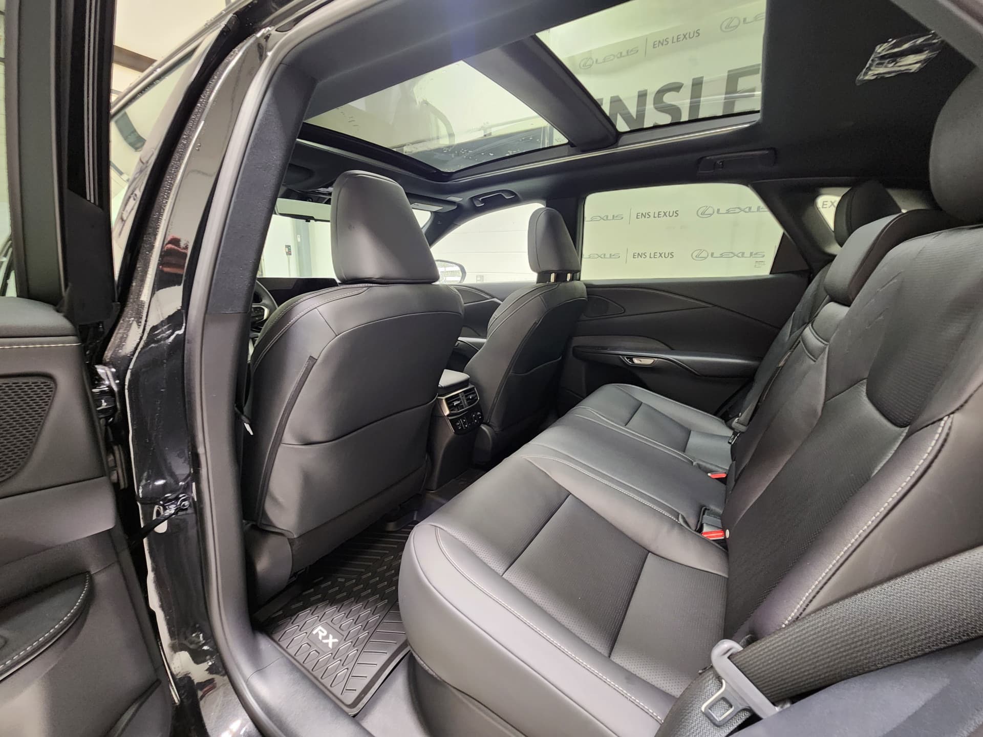 Lexus RX 350 Ultra Luxury 2024 — photo 15