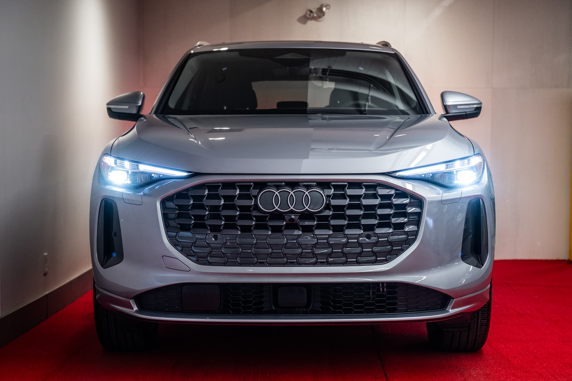 Audi Q5 2025 — photo 2