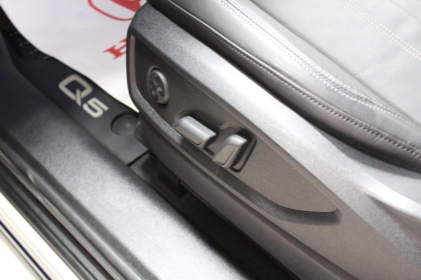 Audi Q5 2025 — photo 12
