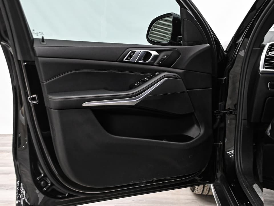 BMW X5 2022 — photo 9