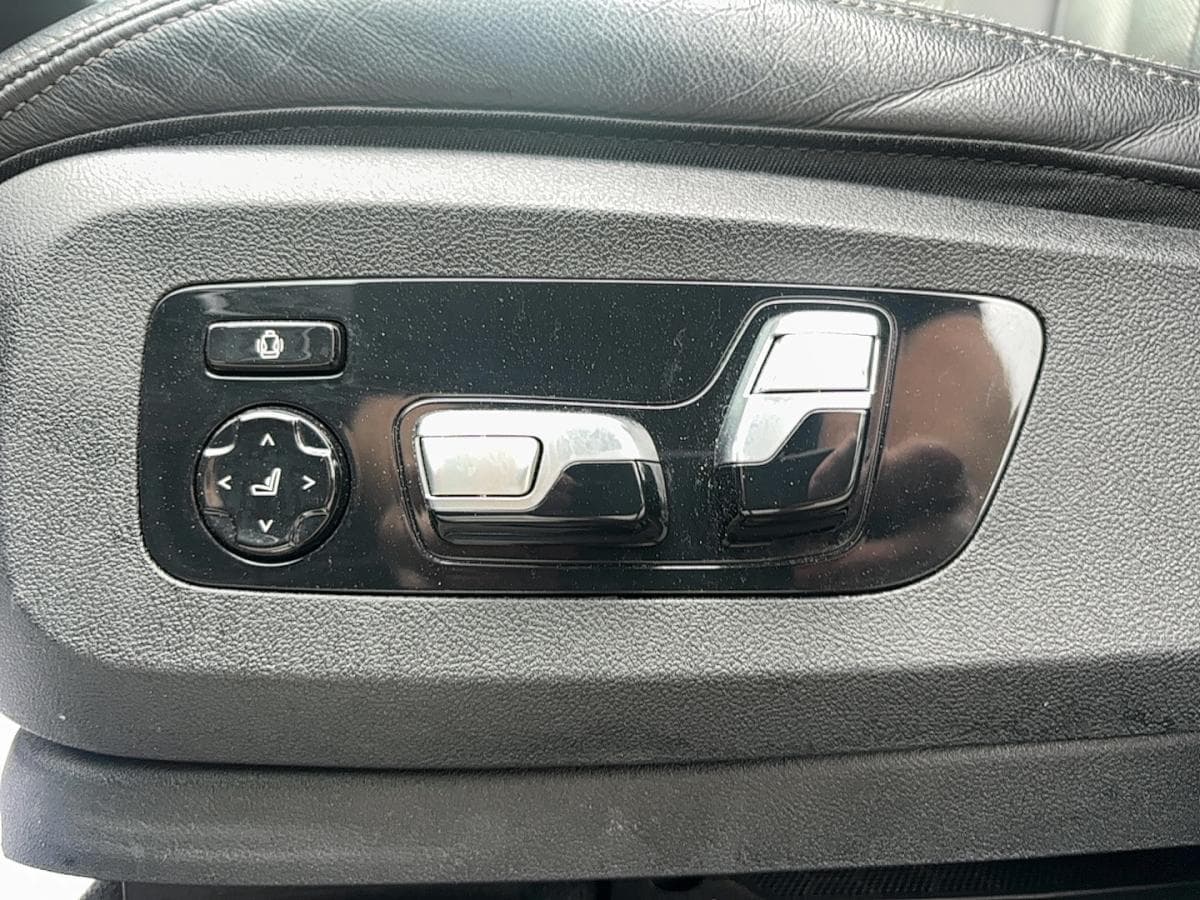 BMW X5 2022 — photo 11