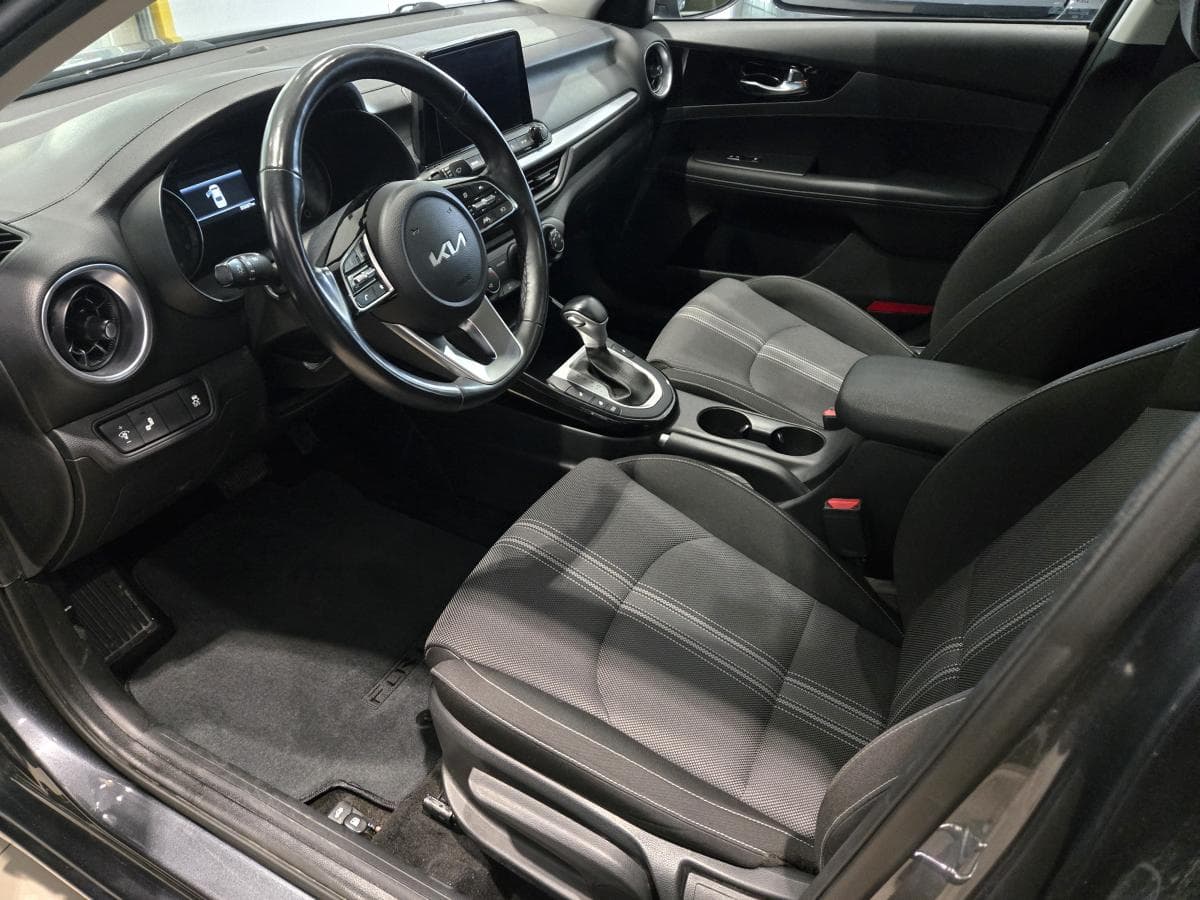 Kia Forte 2023 — photo 8
