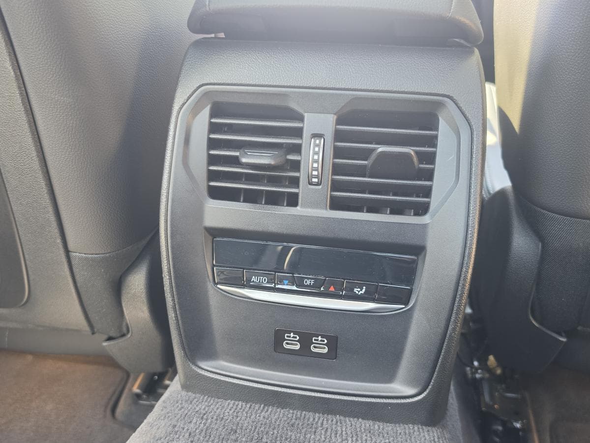 BMW 330e 2022 — photo 19