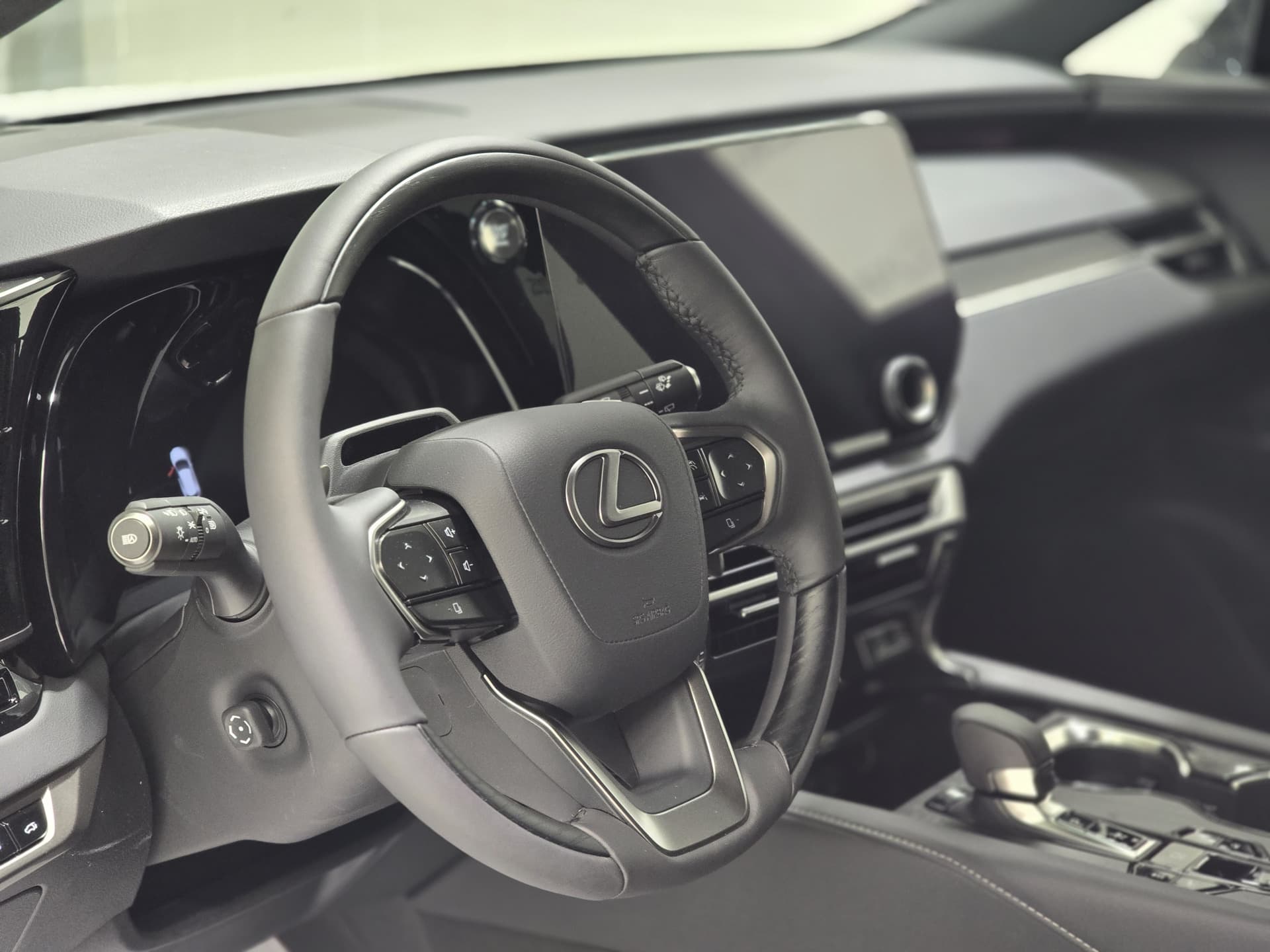 Lexus RX 350 Ultra Luxury 2024 — photo 9