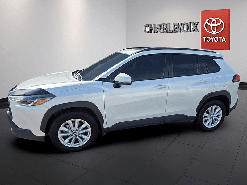 Toyota Corolla Cross 2023 — photo 2