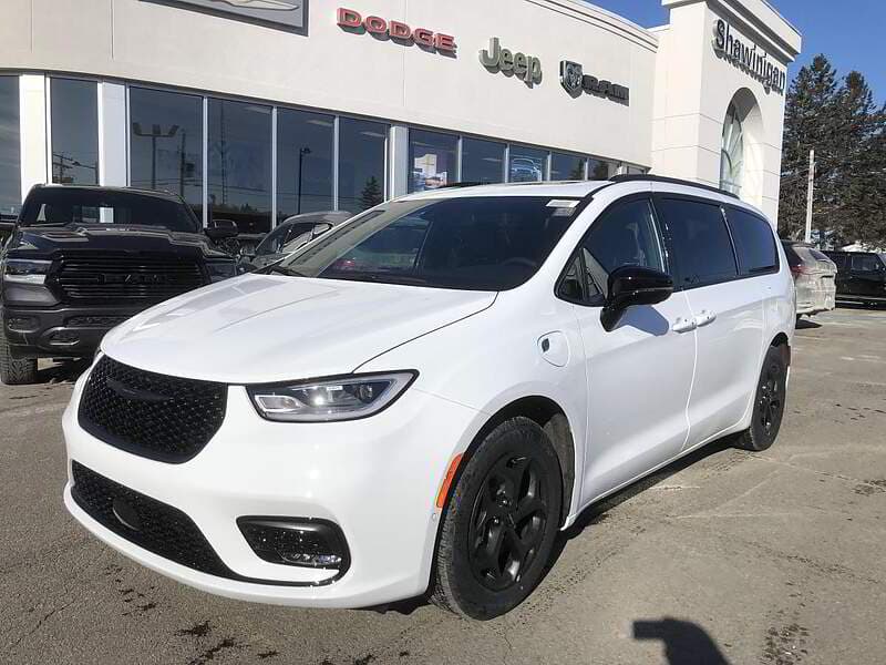 Chrysler Pacifica Hybrid 2024 — photo 2