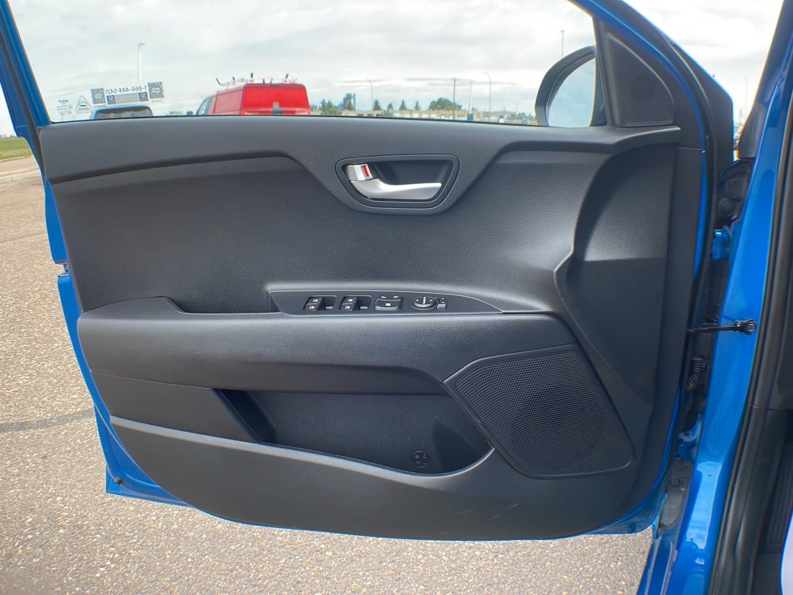 Kia Rio 5-door 2023 — photo 19