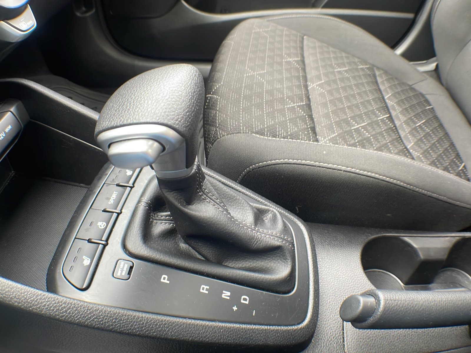 Kia Rio 5-door 2023 — photo 20