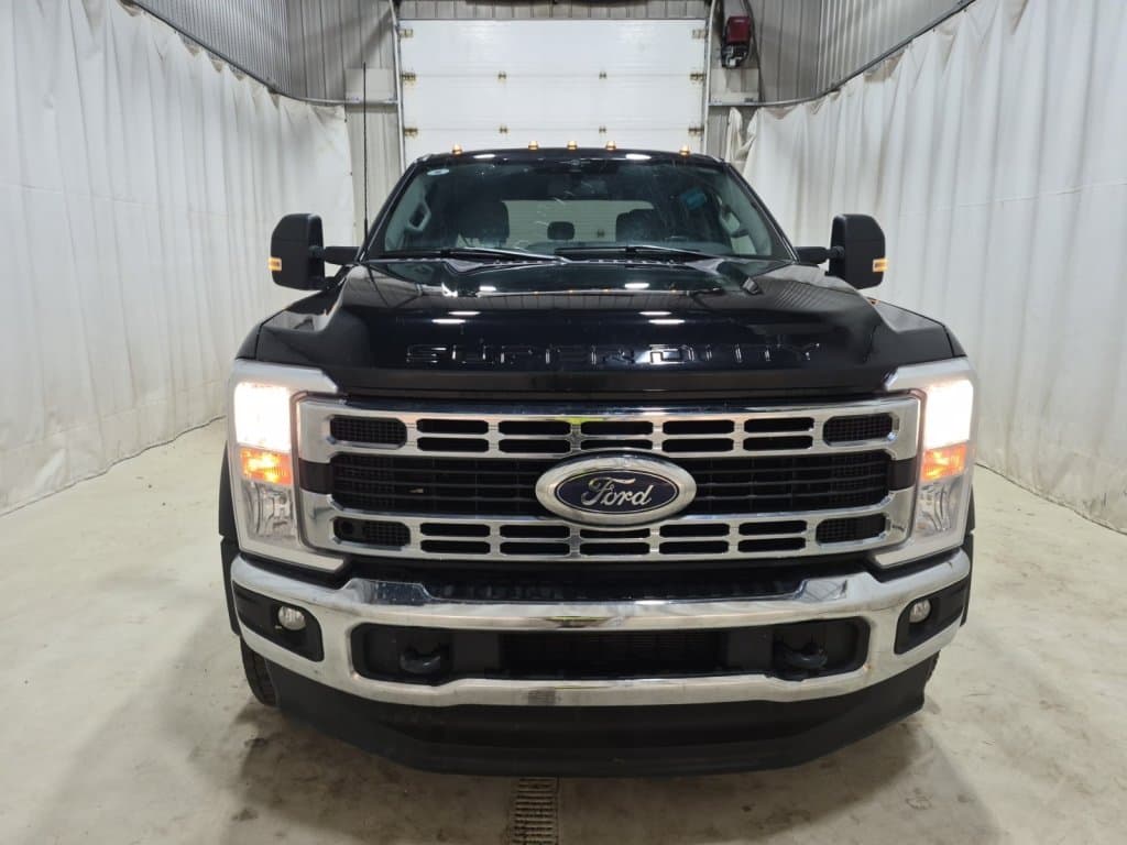 Ford Super Duty F-450 DRW 2023 — photo 3