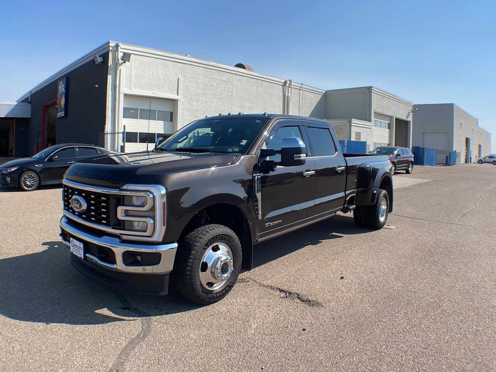 Ford Super Duty F-350 Dually 2025 — photo 2