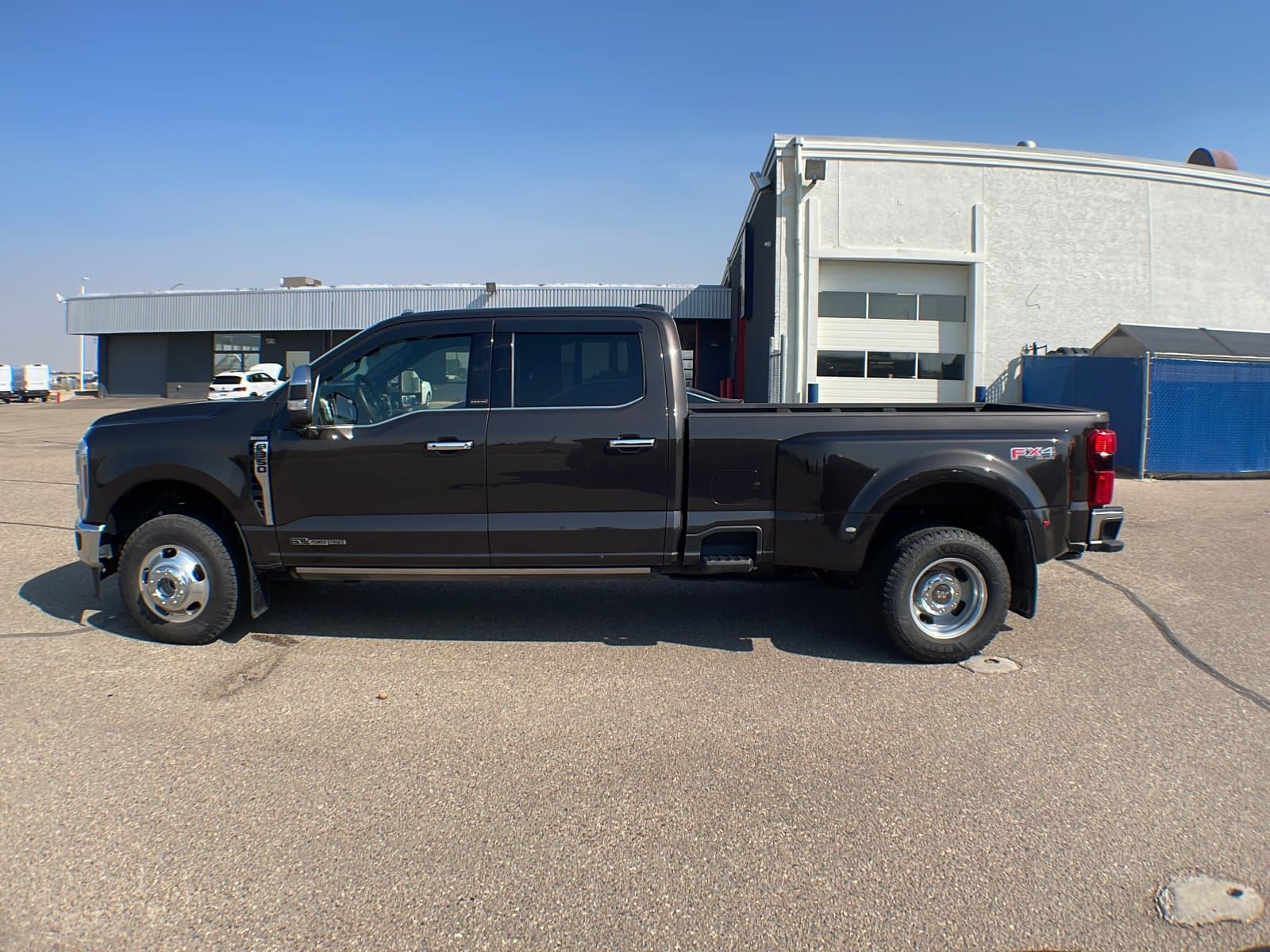 Ford Super Duty F-350 Dually 2025 — photo 3