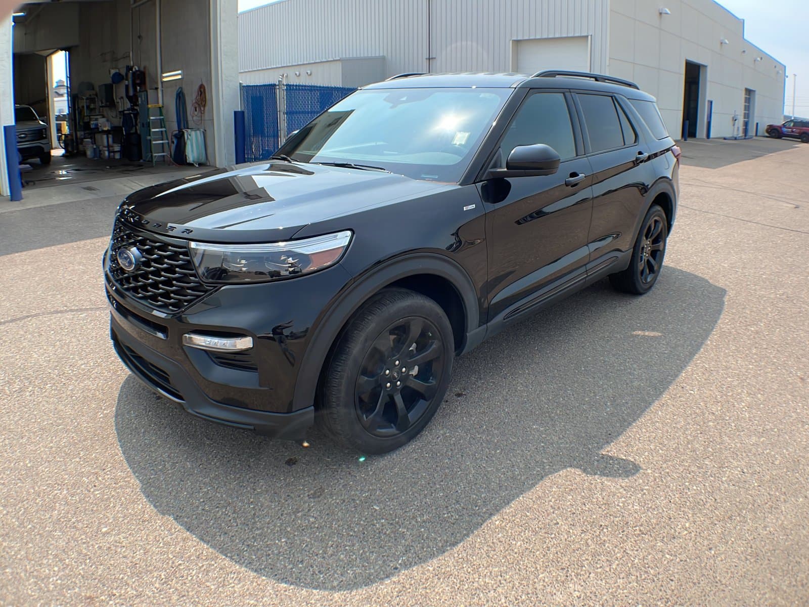 Ford Explorer 2023 — photo 2