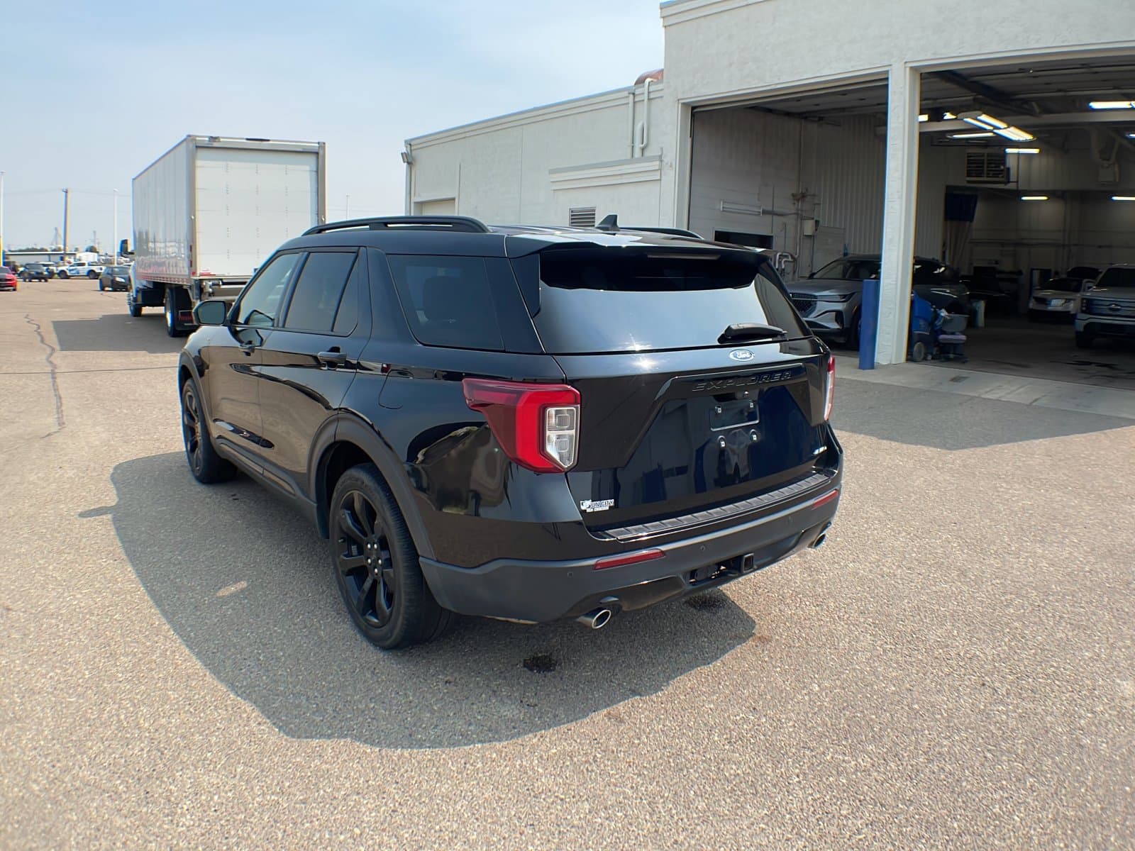 Ford Explorer 2023 — photo 4