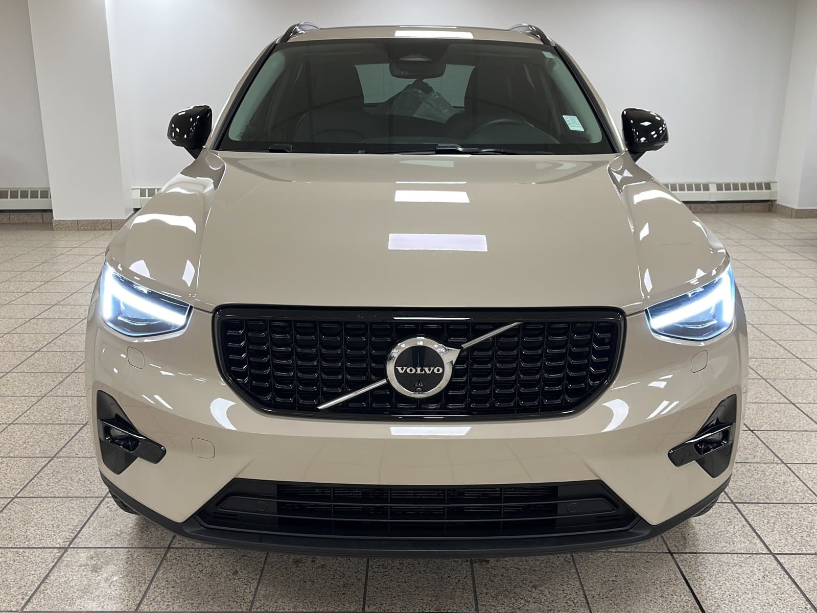 Volvo XC40 2025 — photo 9