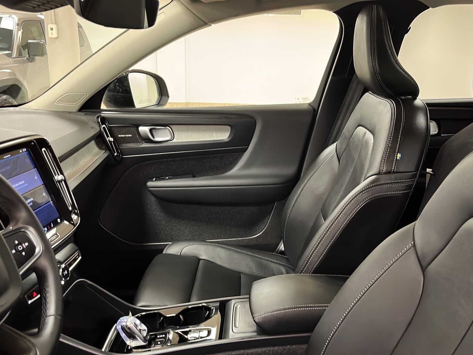 Volvo XC40 2025 — photo 16