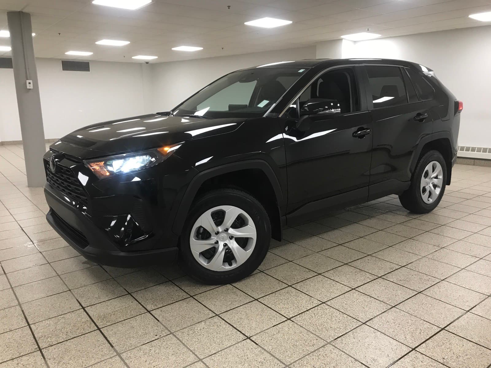 Toyota RAV4 2025 — photo 2