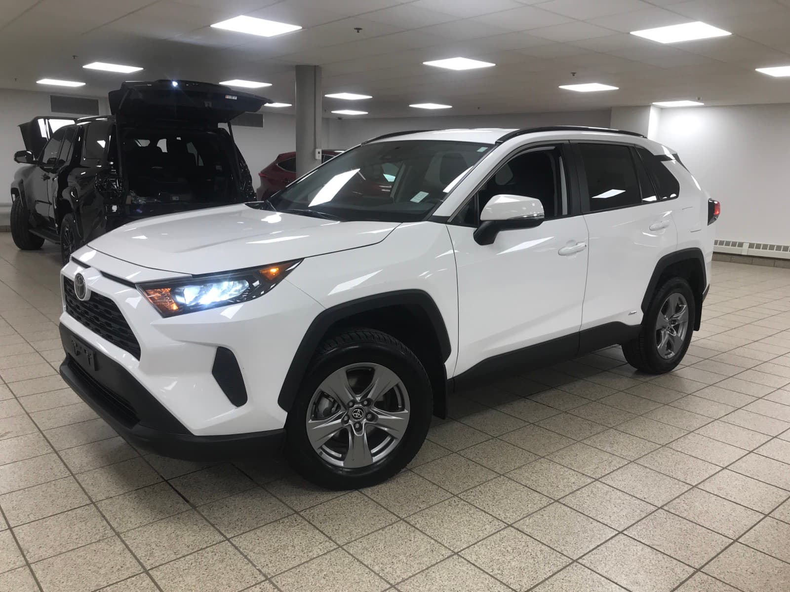 Toyota RAV4 2025 — photo 2