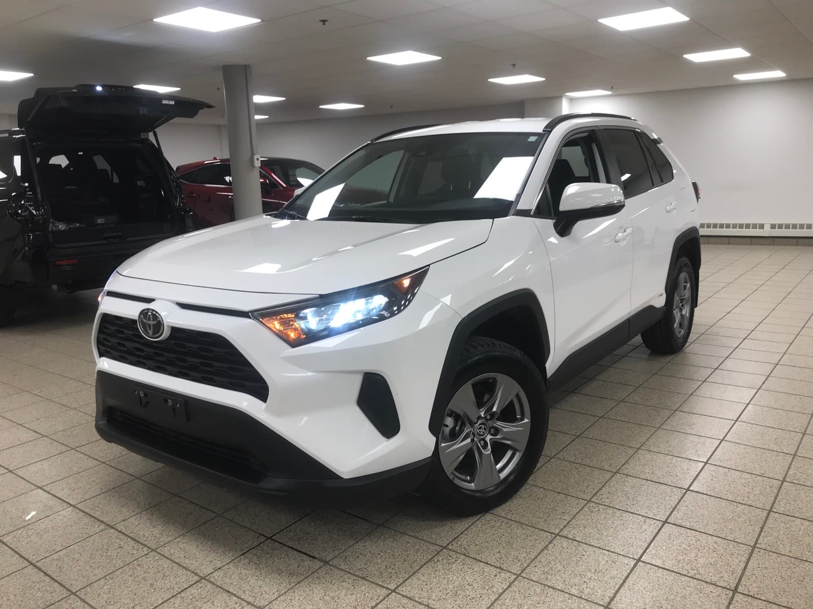 Toyota RAV4 2025 — photo 3