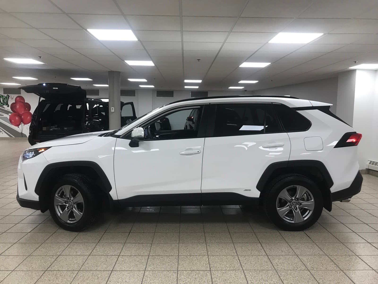 Toyota RAV4 2025 — photo 9