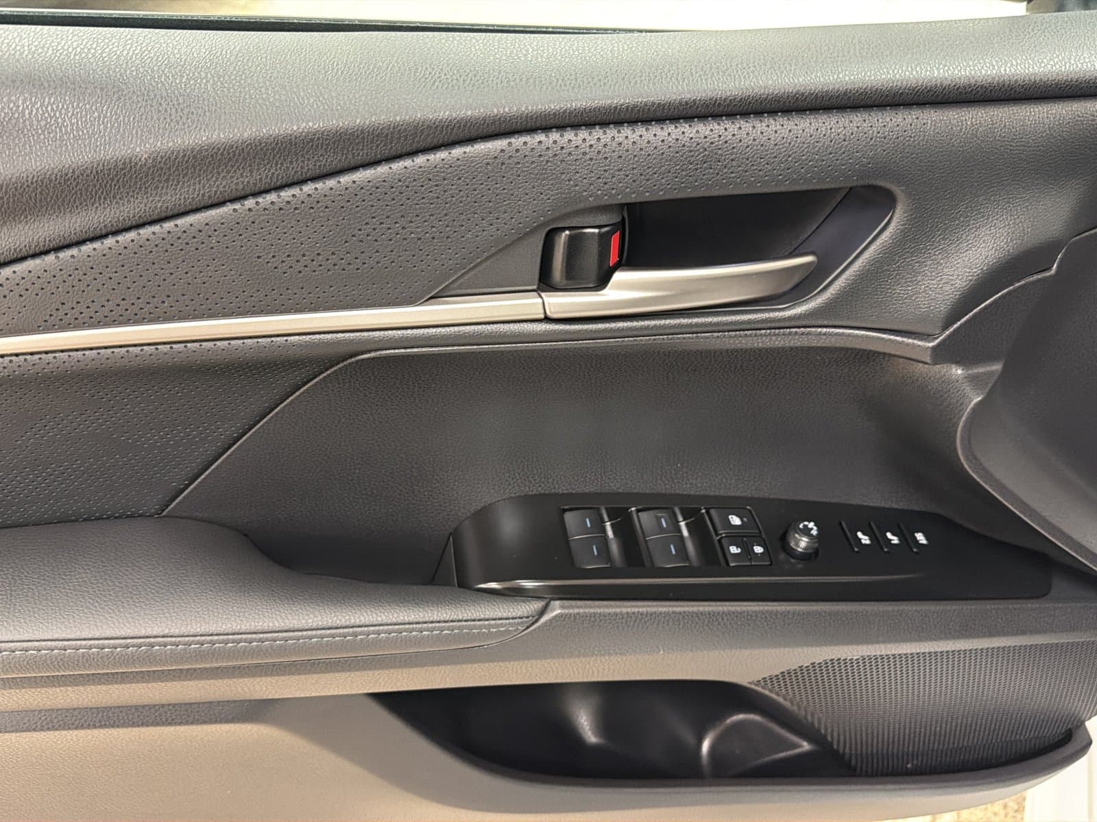 Toyota Camry 2026 — photo 19