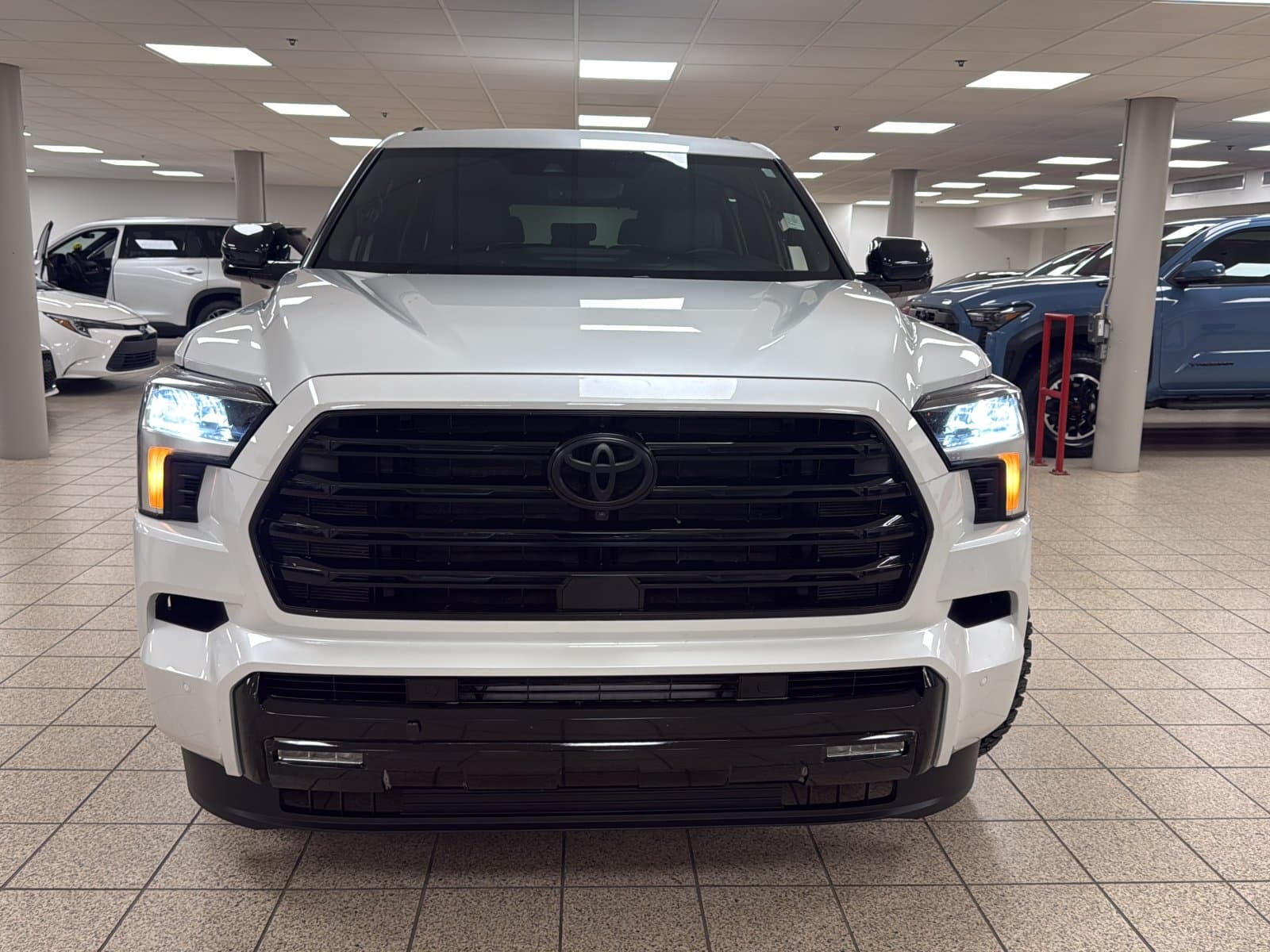 Toyota Sequoia 2025 — photo 9