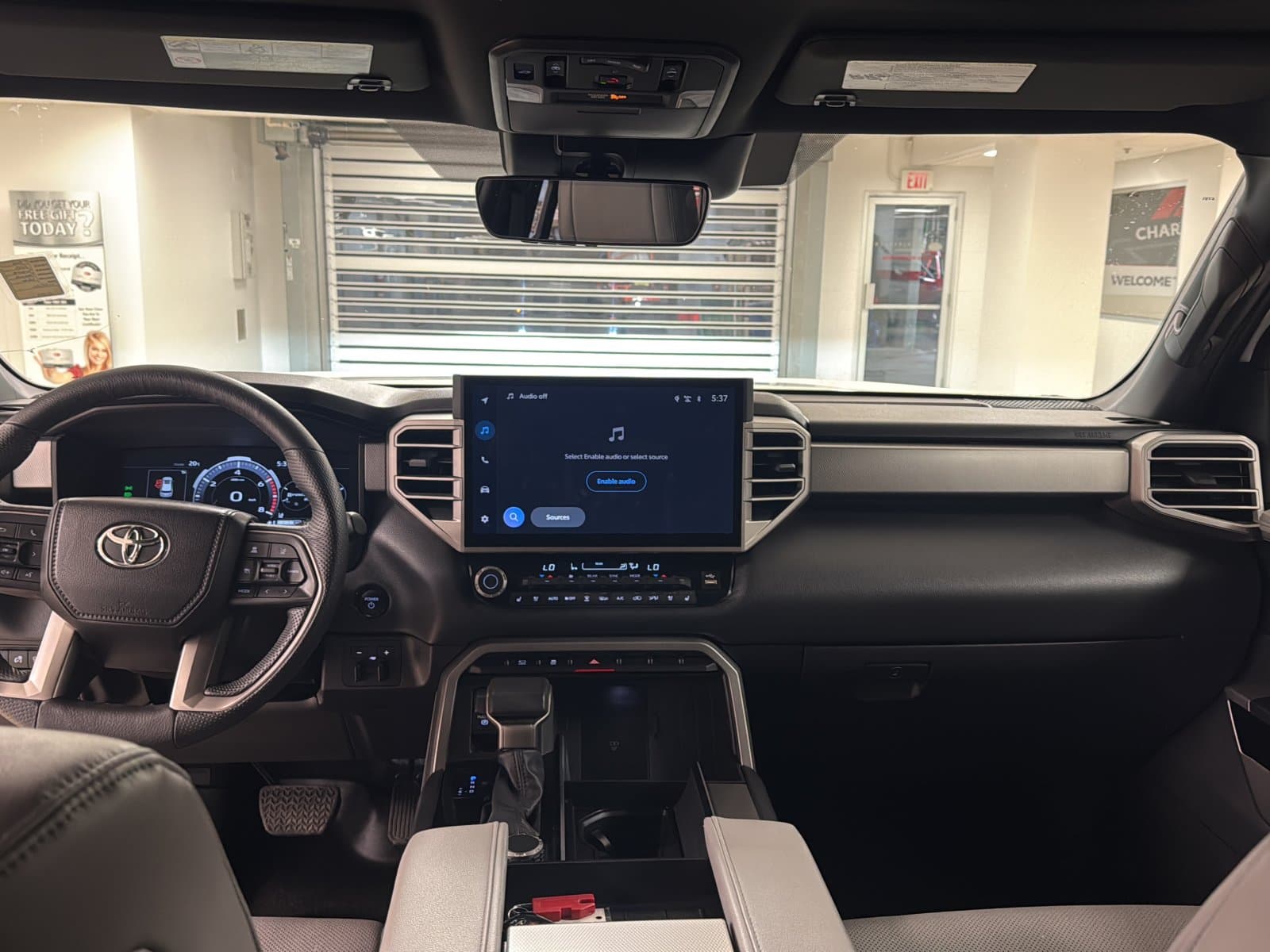 Toyota Sequoia 2025 — photo 15