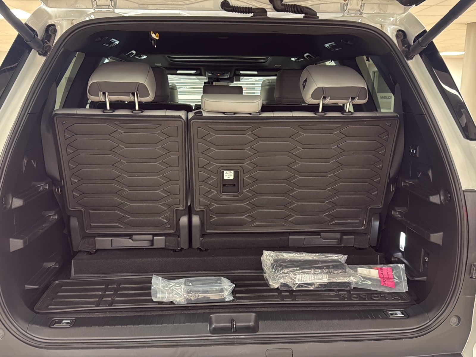 Toyota Sequoia 2025 — photo 20