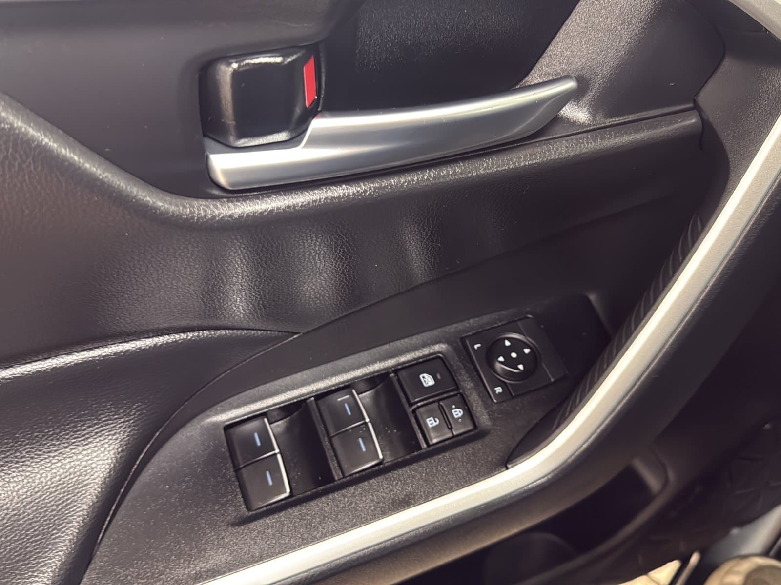Toyota RAV4 2025 — photo 14