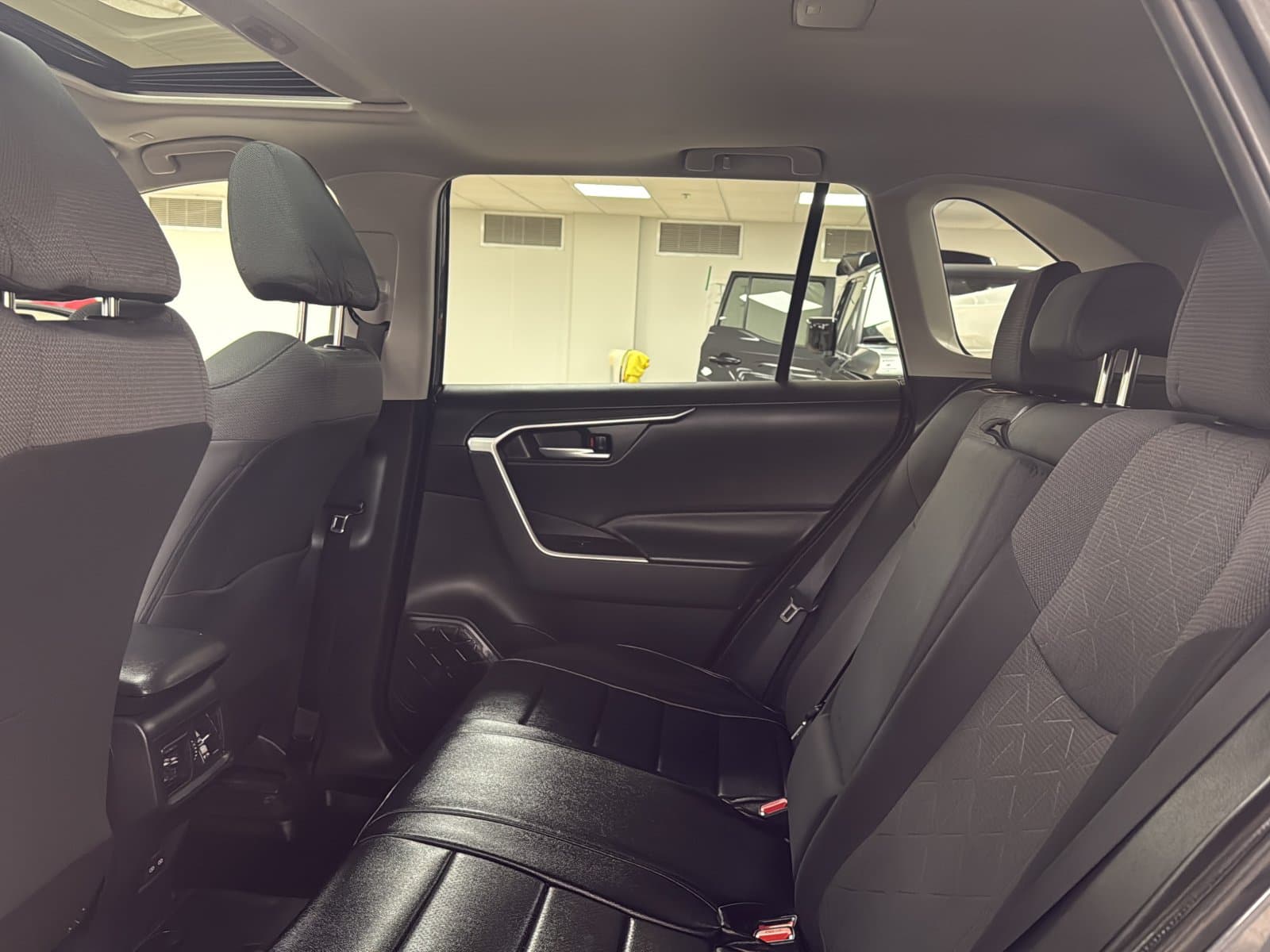 Toyota RAV4 2025 — photo 19