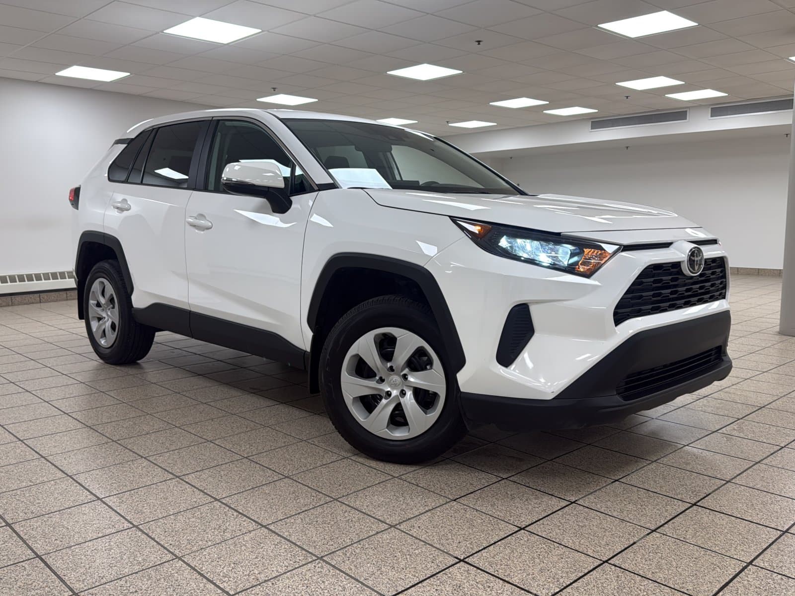 Toyota RAV4 2025 — photo 2