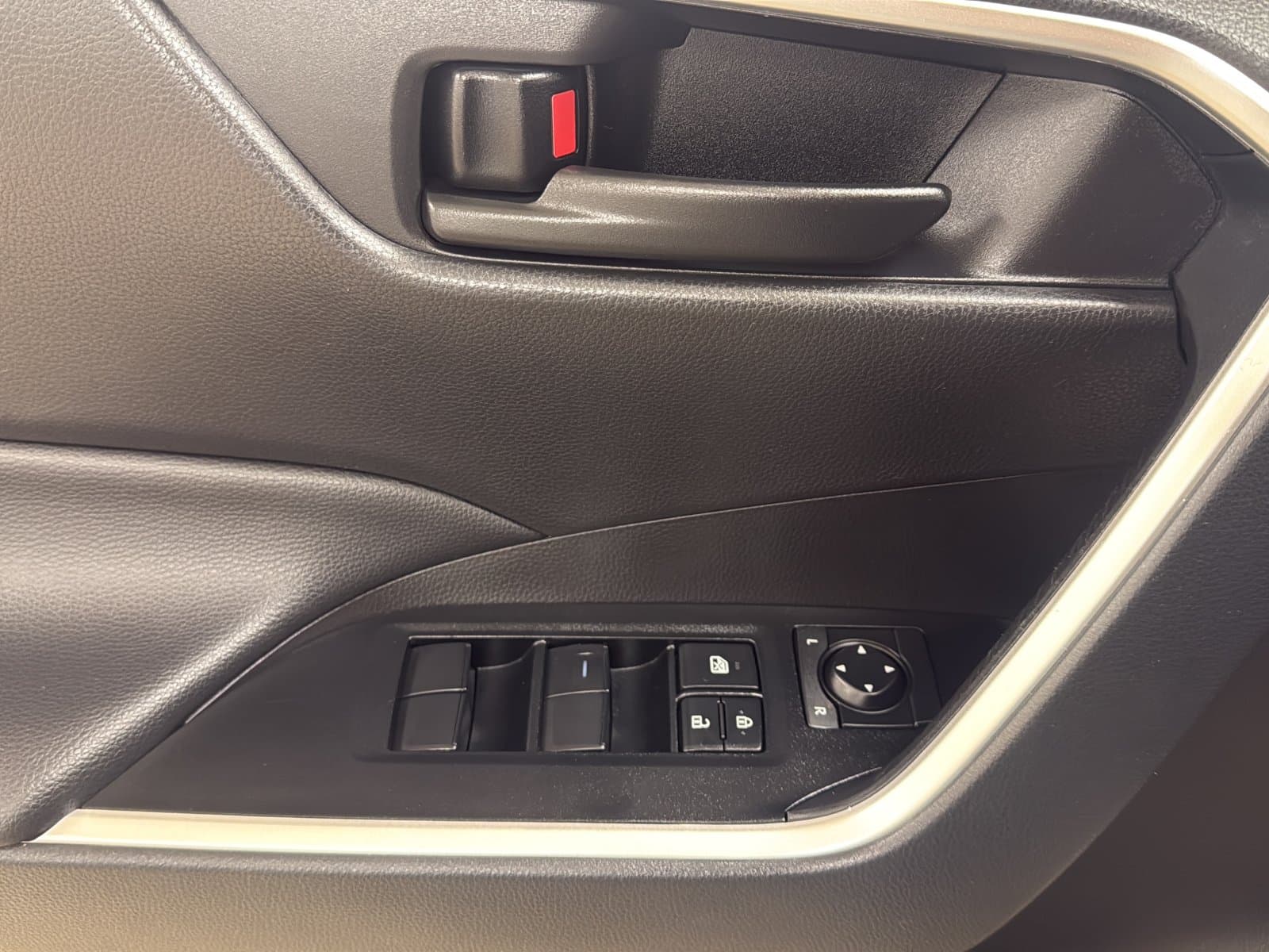 Toyota RAV4 2025 — photo 14