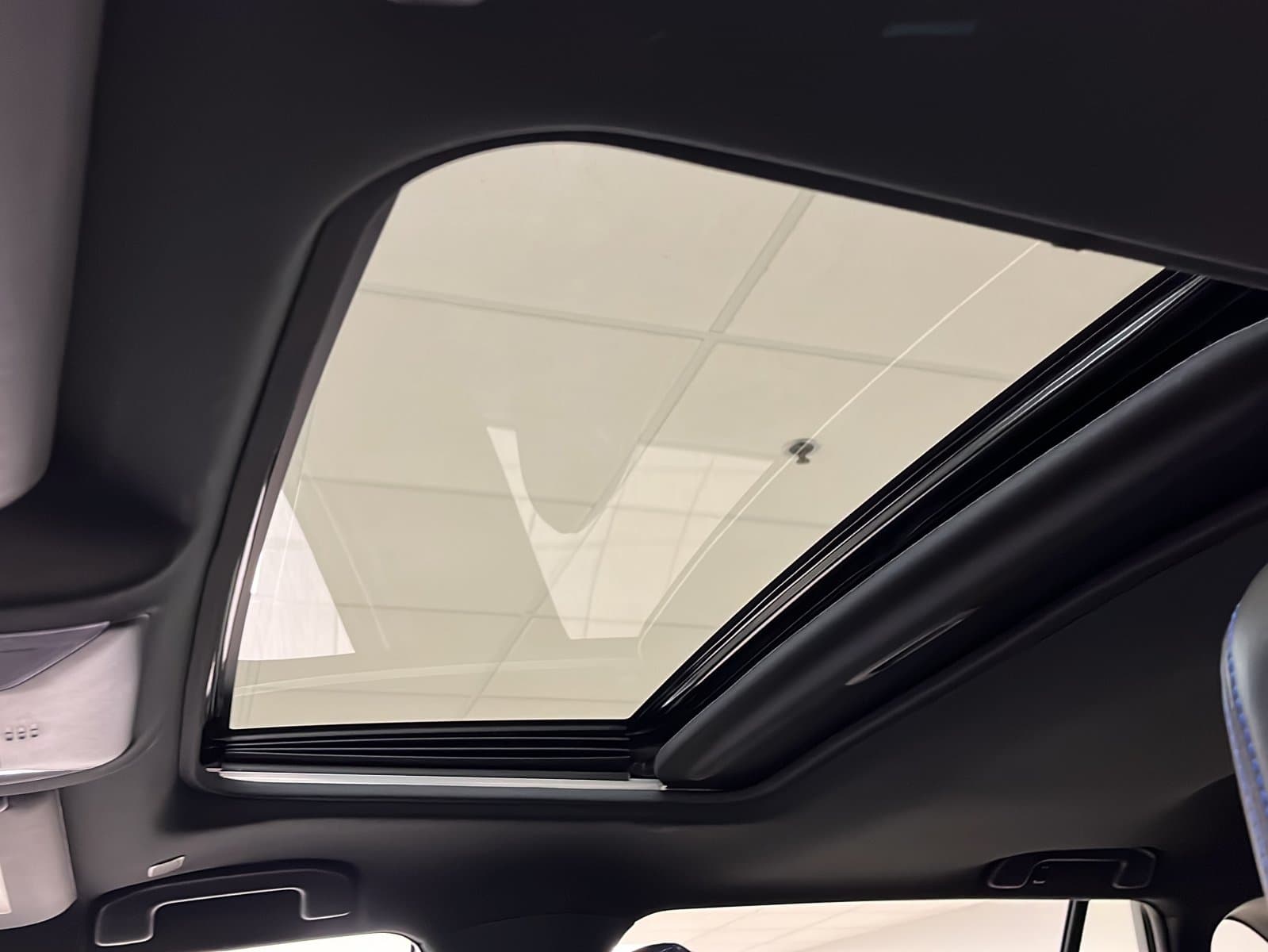 Toyota RAV4 2025 — photo 17